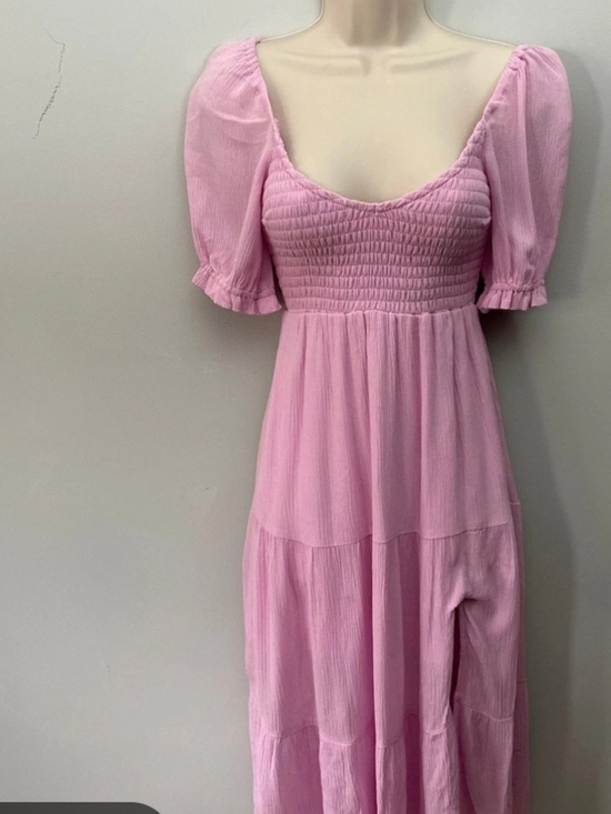 Abercrombie & Fitch Dresses & Skirts - Abercrombie Pink Smocked Puff Sleeve Tiered Dress XSP